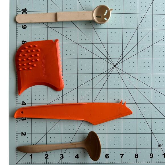 Vintage Tupperware Kitchen Accessories Lot of 15 - Picture 6 of 14